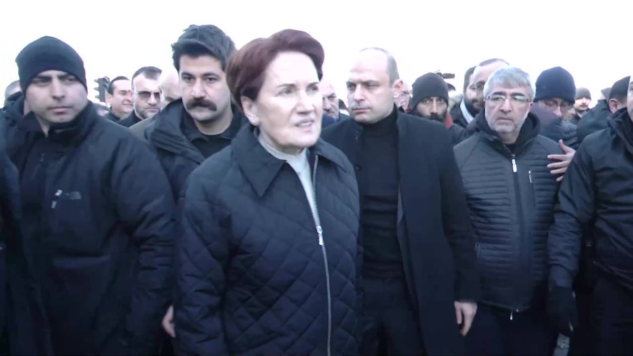 Malatyalı Depremzededen Meral Akşener'e: “25 Kişi Bir Çadırda Yatıyoruz. Binlerce Çadıra İhtiyacımız Var”