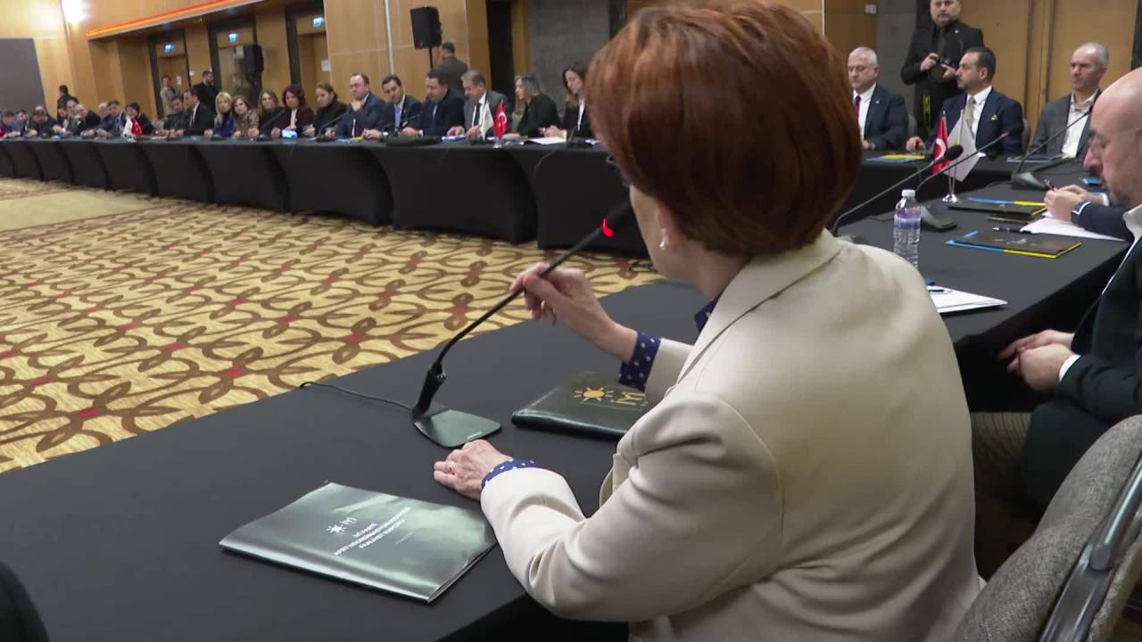 Meral Akşener, Deprem Bölgesinde Görev Yapan Partililerle Bölgedekiçalışmaları Değerlendirdi