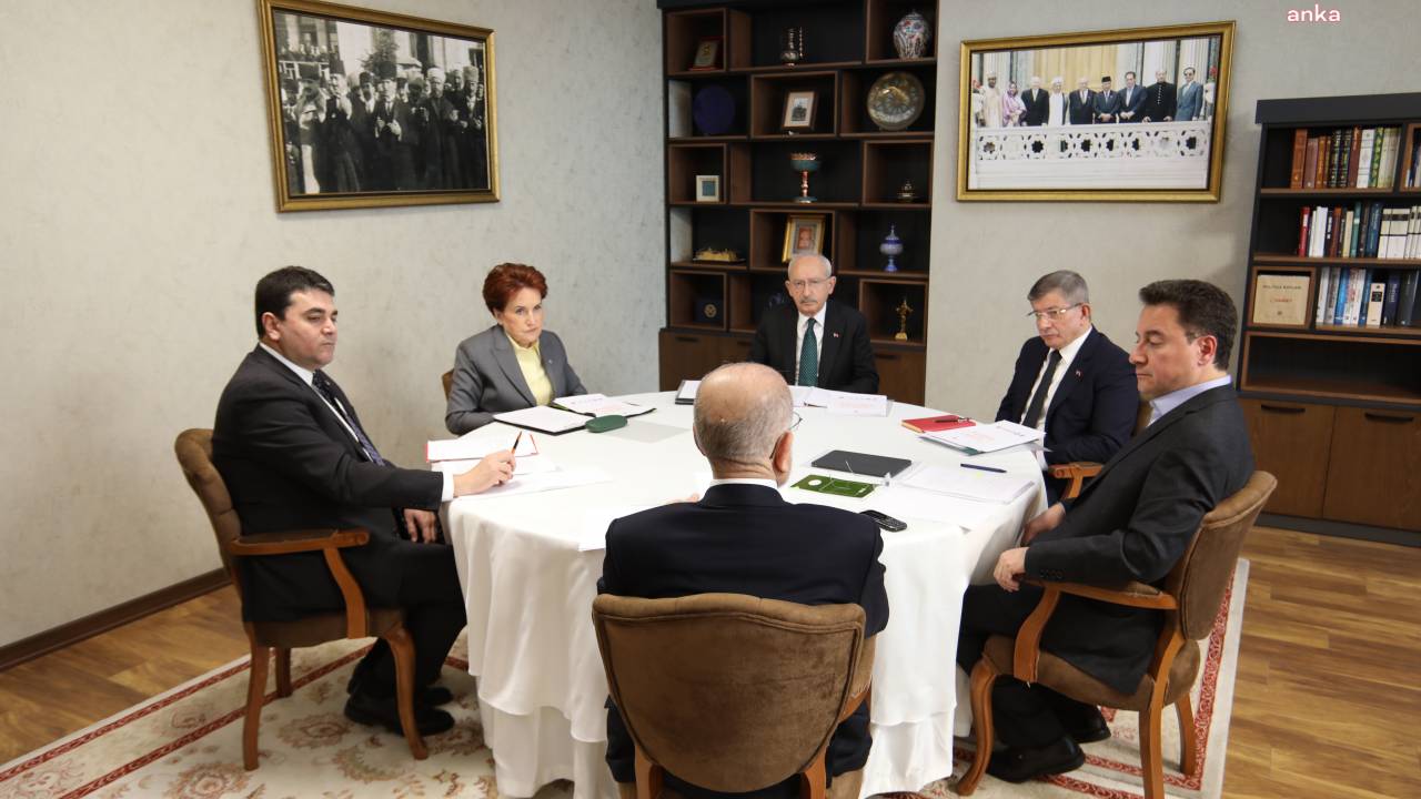 Davutoğlu: “ülkemizin En Acil İhtiyacı Olan İçinde Bulunduğumuz Siyasi Enkazı Kaldıracağız”