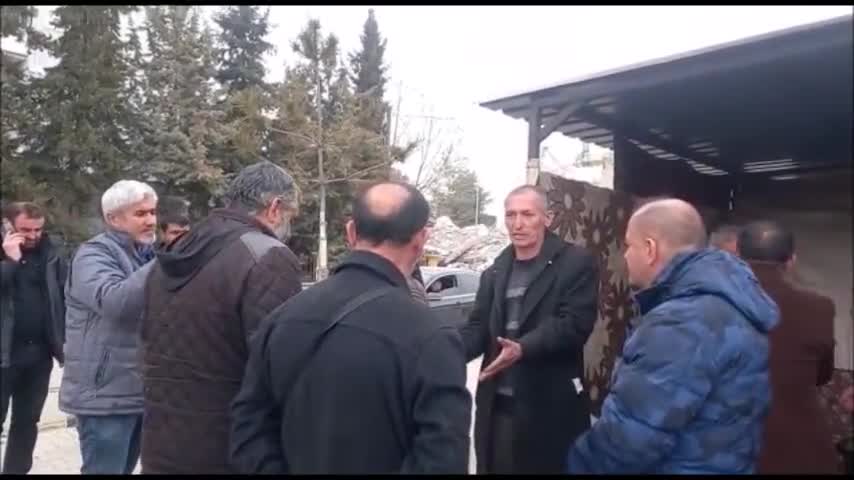 Adıyamanlı Depremzede: Banyo Yapan Yok. Herkese Bit Girmiş. Allah Korkusu Yok Mu? Bir Su Gelsin Bize