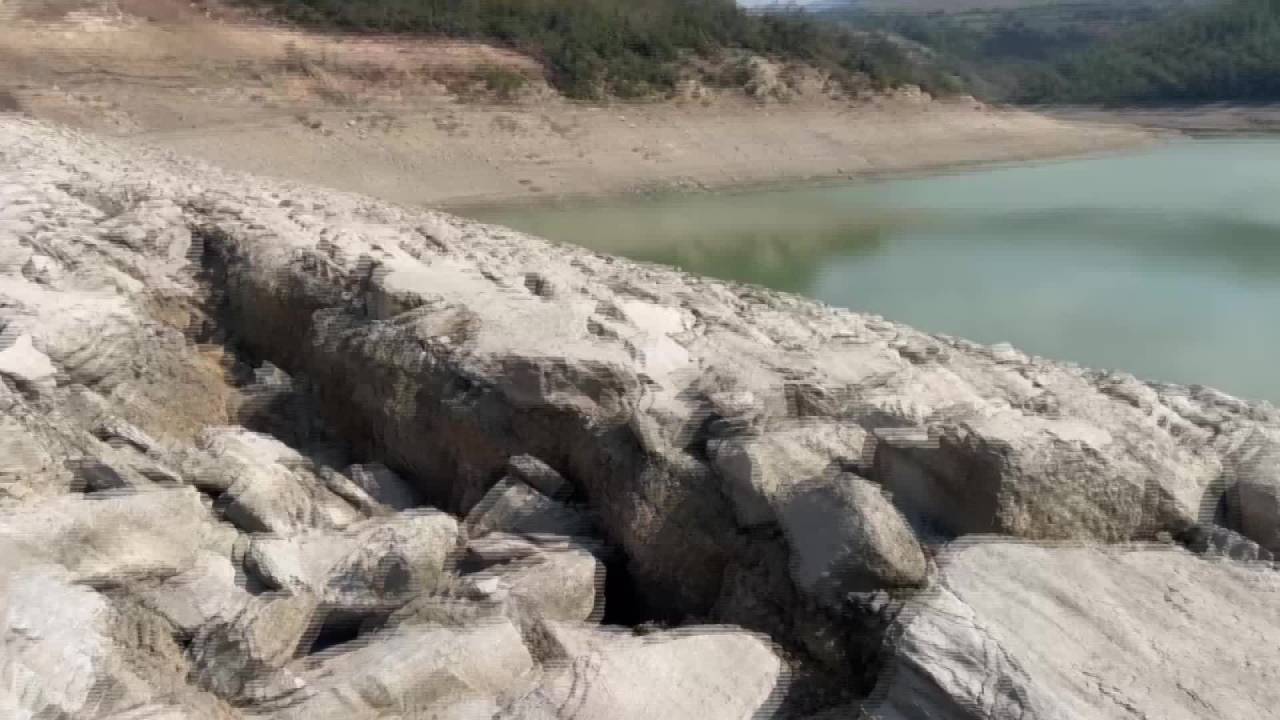 Chp Tarım Komisyonu Üyeleri, Osmaniye'deki Arıklıkaş Göleti’nin Depremde Hasar Gören Setiniinceledi