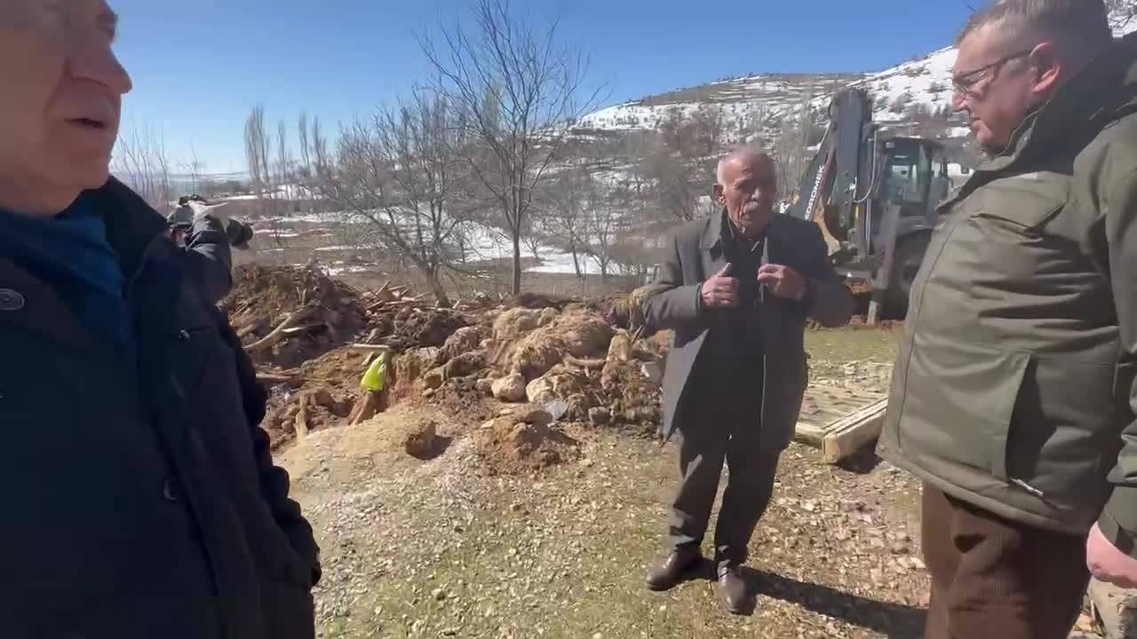 Malatyalı Depremzede: 41 Koyunum, 39 Kuzum Vardı. Şimdi Bir Koyunum, Bir Kuzum Kaldı