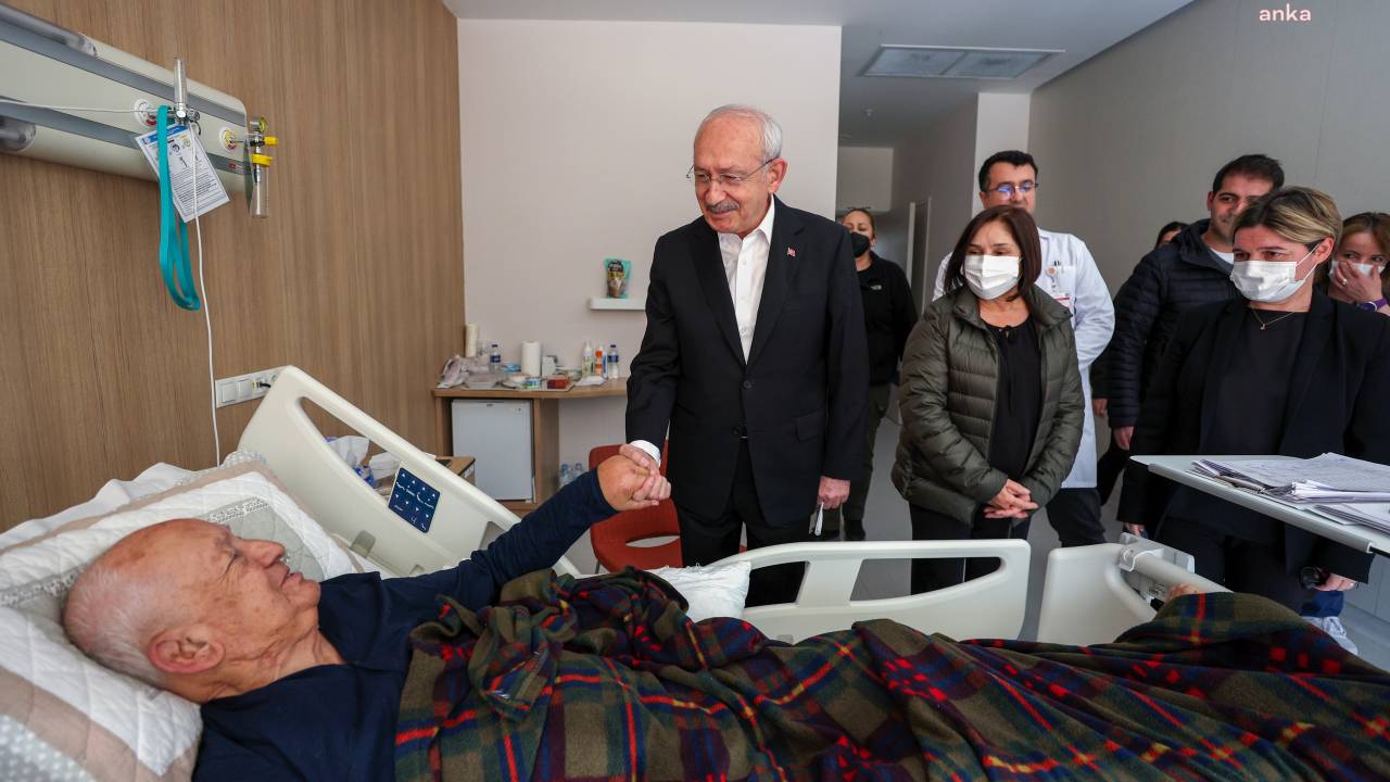 Kılıçdaroğlu; Eşi Selvi Kılıçdaroğlu İle Birlikte Depremde Yaralanan Yurttaşları, Hastanede Ziyaret Etti