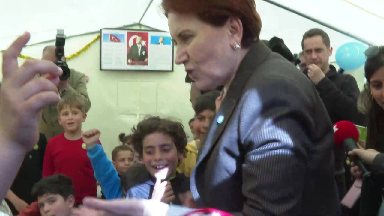 Akşener’in Hatay’da, Depremin 34. Gününde Dinlediği Depremzede: “inşaatta Yatıyoruz, Çadırımız Yok”