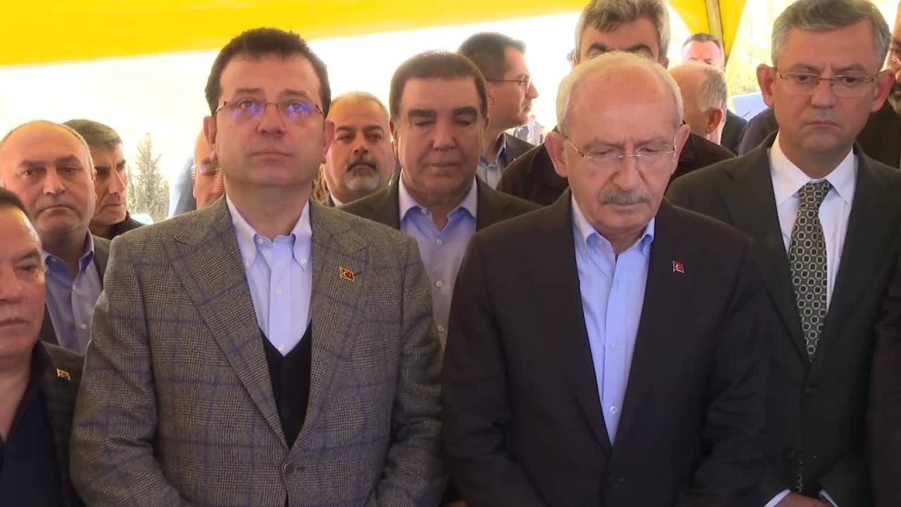 Kılıçdaroğlu, Deprem Bölgesi Gaziantep’te Yeşilkent Mezarlığı'nı Ziyaret Etti