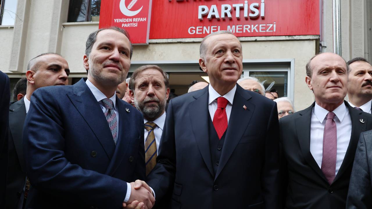 Cumhurbaşkanı Erdoğan, Yeniden Refah Partisi Genel Başkanı Erbakan’ı Ziyaret Etti