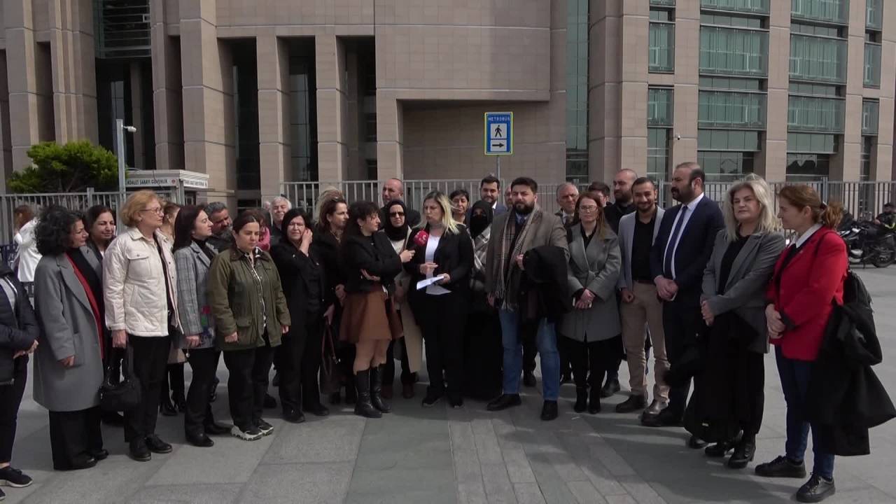 Chp İstanbul Teşkilatı Öneticileri, "kafalarını Keseriz" Diyen Kişi Hakkında Suç Duyurusunda Bulundu