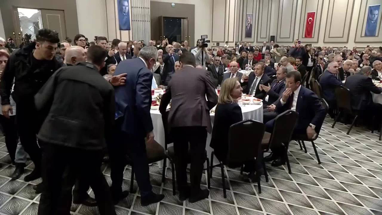 Kılıçdaroğlu: Yoksulluğun Sömürülmediği, Siyasete Malzeme Edilmediği Bir Düzeniinşa Etmek Zorundayız