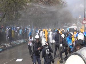 YATAĞAN İŞÇİLERİNE 'ATLI POLİS' MÜDAHELESİ