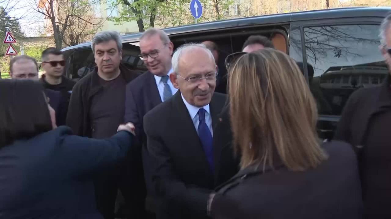 Kılıçdaroğlu, Bulgaristan’da Naim Süleymanoğlu, Nuri Adalı Ve Mestanlı Şehitler Anıtlarını Ziyaret Etti