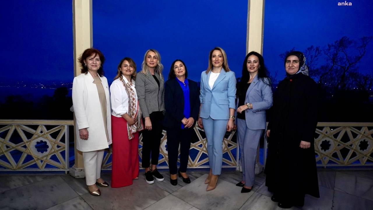 Selvi Kılıçdaroğlu: Mübarek Kadir Gecemizde Dileğim Kadınlar Ve Çocuklar İçin Mutlu Ve Güvenli Bir Yaşam