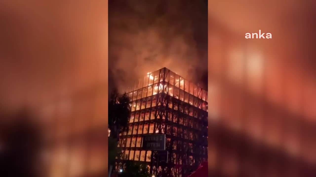 Cumhurbaşkanı Adayı Kemal Kılıçdaroğlu, İbb Başkanı Tunç Soyer İle İzmir'de Çıkan Yangın Nedeniyle Görüştü