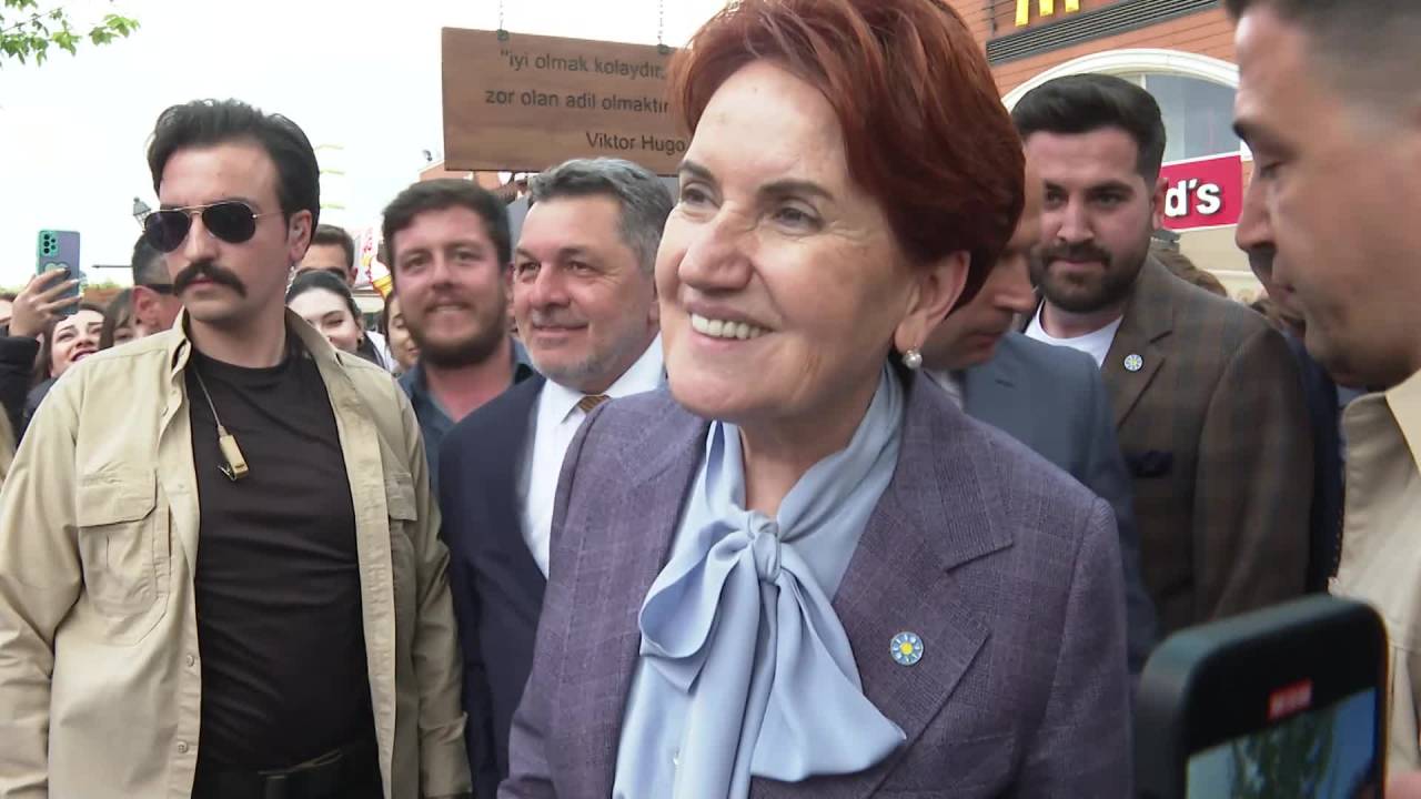 Akşener, Ankara’da Gençler İle Bir Araya Geldi