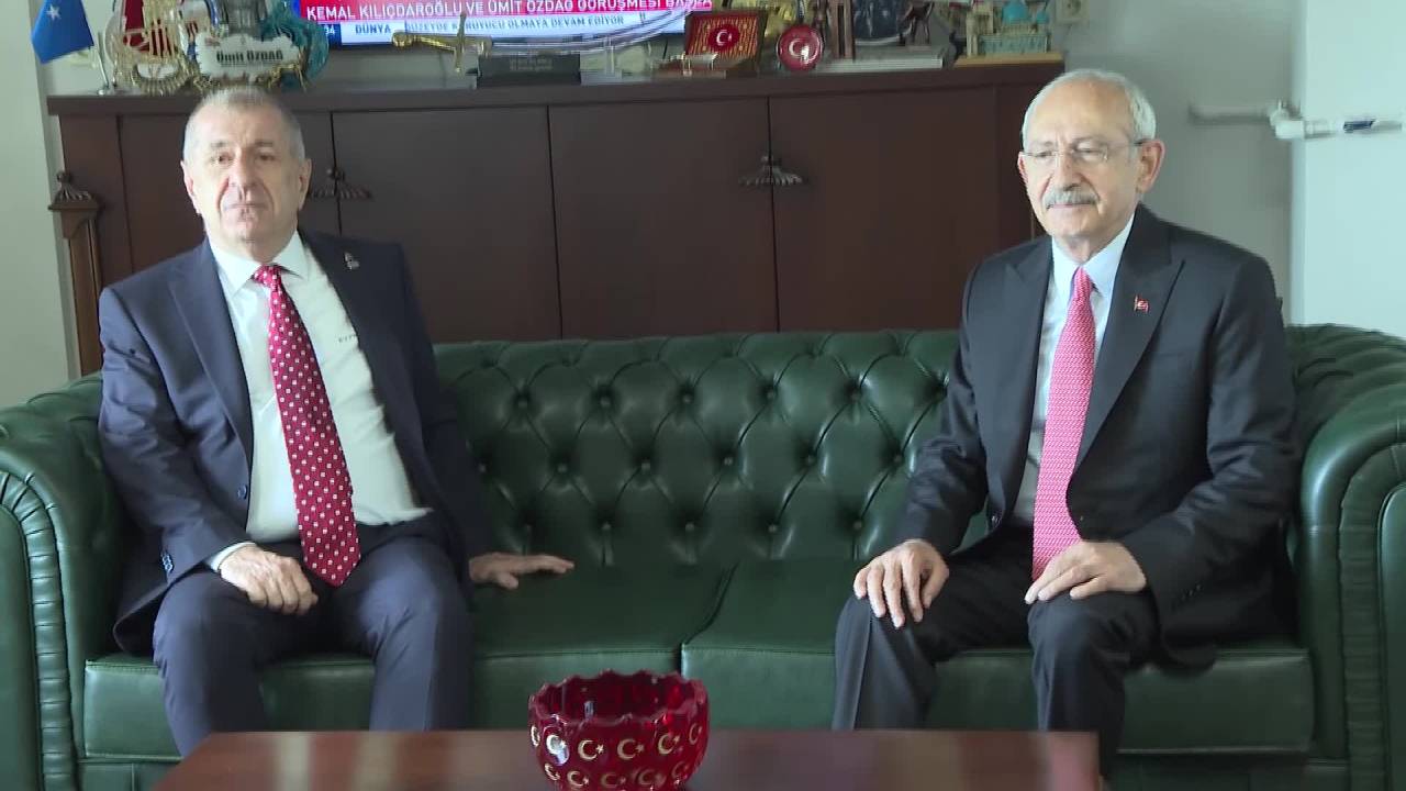 Cumhurbaşkanı Adayı Kılıçdaroğlu, Zafer Partisi Genel Başkanı Özdağile Bir Araya Geldi