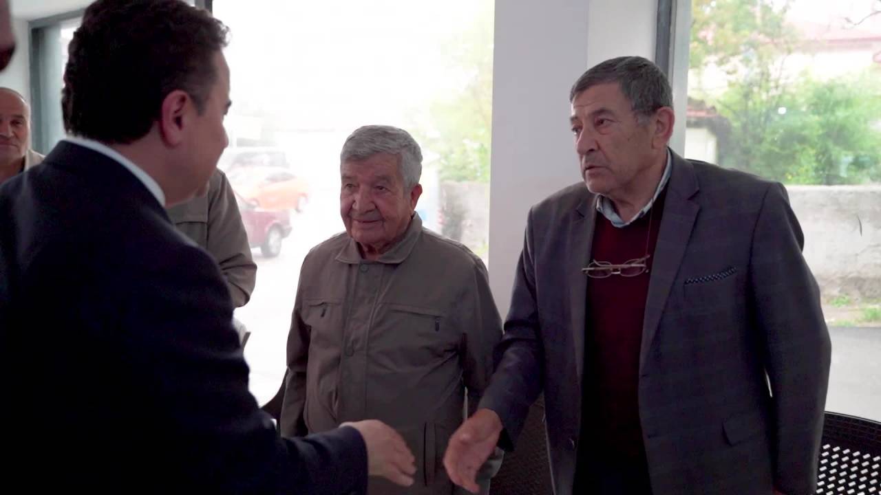 Ali Babacan, Mke Roket Fabrikasındaki Patlamada Hayatını Kaybeden İşçilerin Ailelerini Ziyaret Etti