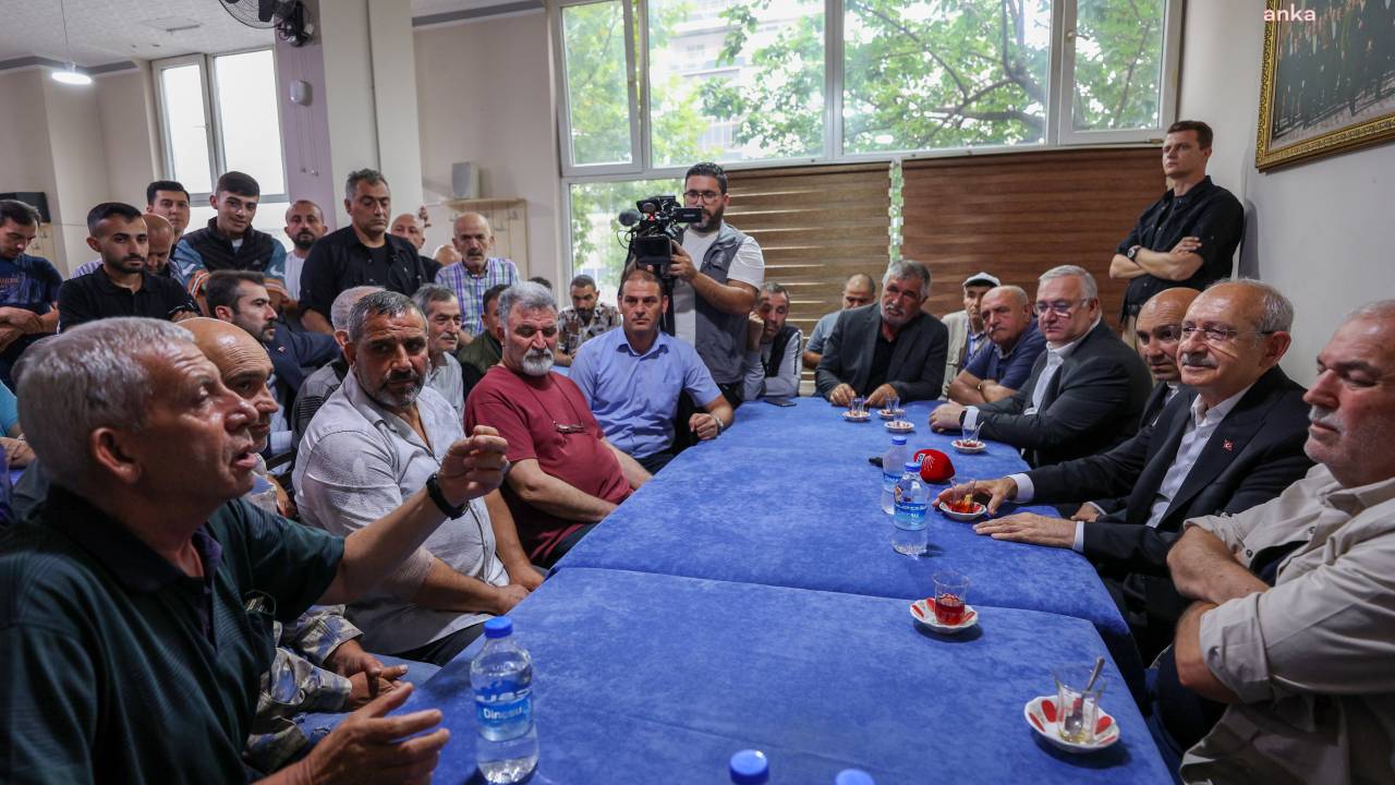 Kemal Kılıçdaroğlu, Kahvehanede Vatandaşlarla Sohbet Etti