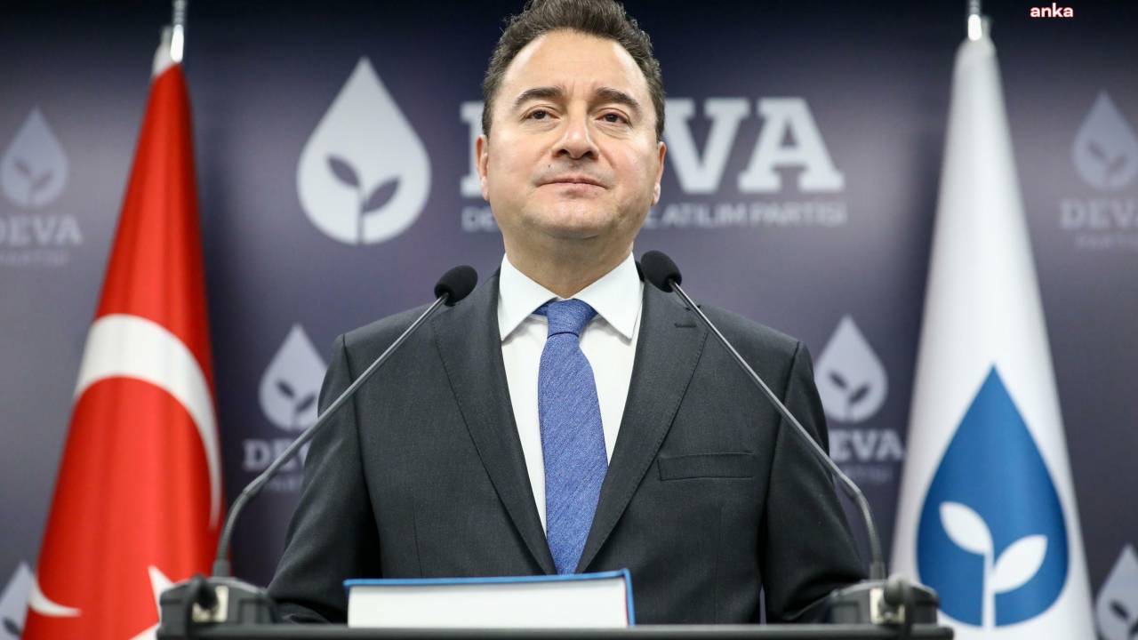 Ali Babacan: "srebrenitsa Soykırımında Yitirdiğimiz Canları Rahmetle Anıyorum"