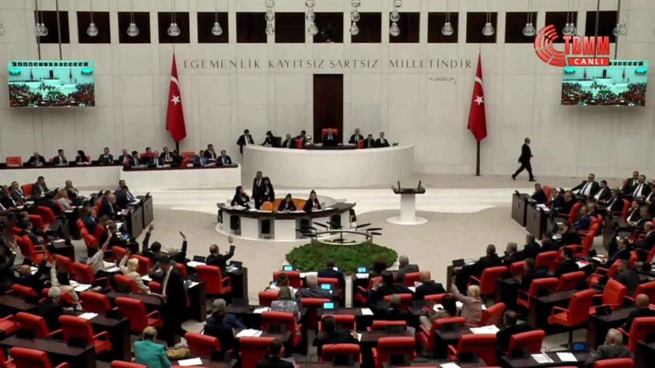Memur Emeklilerinin Aylıklarına Yüzde 25 Artış Yapan Düzenleme Tbmm Genel Kurulu’nda Kabul Edildi