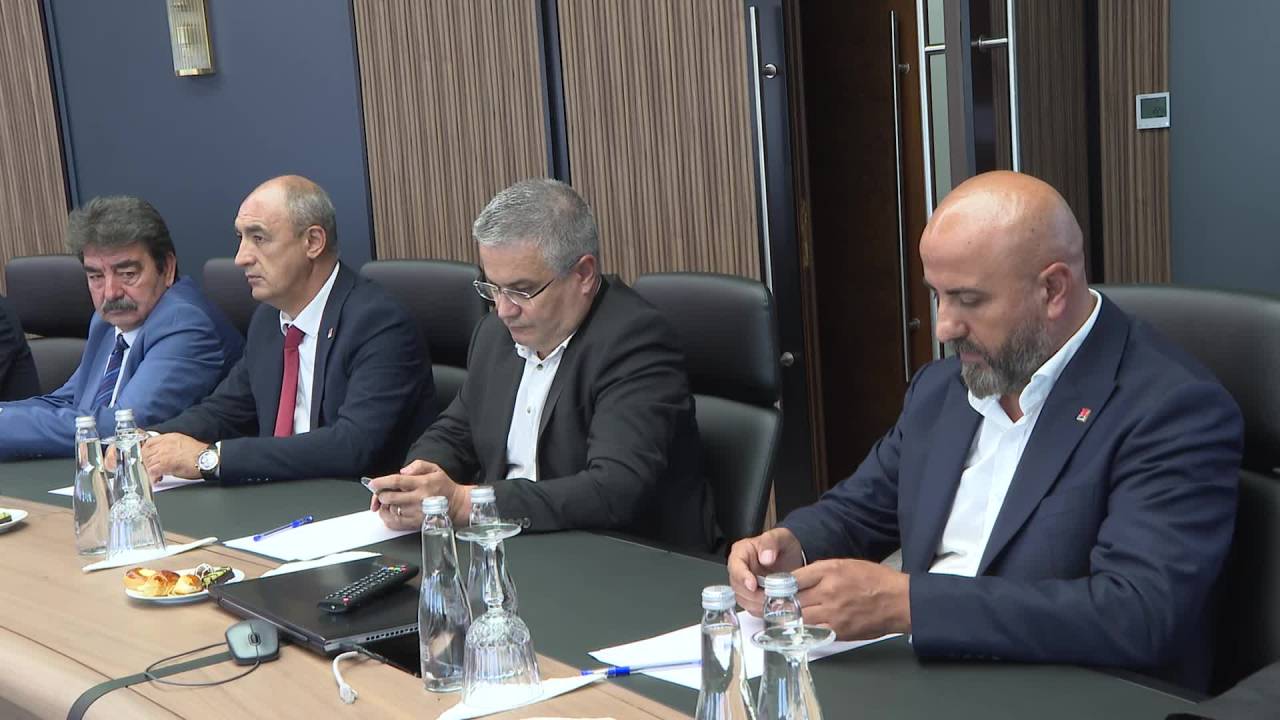 Kılıçdaroğlu, Chp İzmir İl Başkanı Aslanoğlu Ve İlçe Başkanlarını Genel Merkez’de Kabul Etti