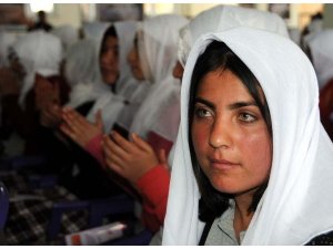 KIZ ÖĞRENCİLER;"BİZİ ERKEN EVLENDİRİYORLAR"