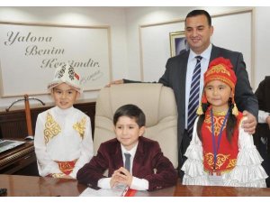 ÇOCUK BAŞKAN: SEÇİMLER İPTAL OLDU AMA KOLTUĞU BOŞ BIRAKMAYACAĞIZ