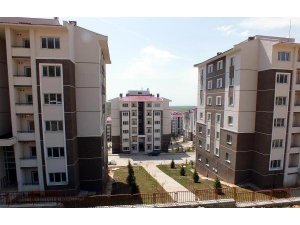 1 YILDIR TESLİM EDİLMEYEN TOKİ KONUTLARINA TEPKİ