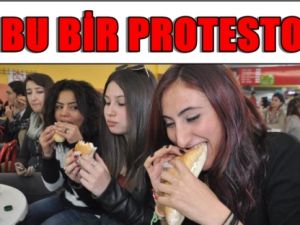 Öğrencilerden İlginç Protesto