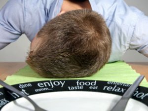 YEMEKTEN SONRA NEDEN UYUMAK İSTERİZ?