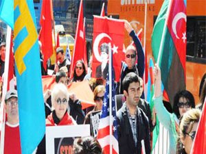 SOYKIRIM İDDİALARI NEWYORK'TA PROTESTO EDİLDİ