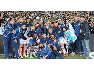 "BU ŞAMPİYONLUĞU BİBER GAZI YİYEN HERKESE ARMAĞAN EDİYORUM"