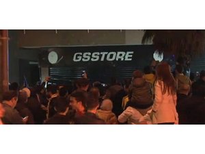 BAĞDAT CADDESİNDE GS STORE TAŞLANDI