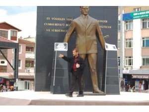 KENT MEYDANINDA KENDİNİ YAKMAYA KALKIŞTI