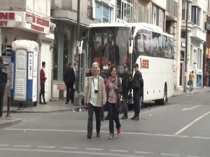 BÜYÜKELÇİ VE EŞİ DE 1 MAYIS MAĞDURU OLDU