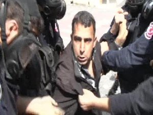 VATANDAŞTAN POLİSE GÖZALTI TEPKİSİ