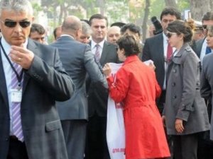 CUMHURBAŞKANINA TERMİK SANTRAL PROTESTOSU