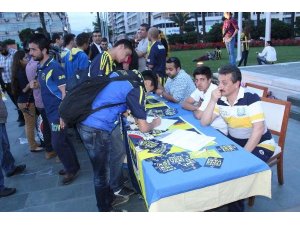 İZMİRLİ TARAFTAR DA 'ADALETE FENER YAK' DEDİ