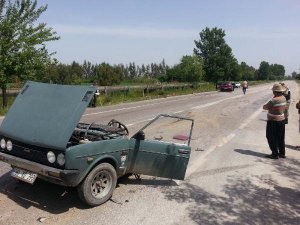 OTOMOBİL İKİYE BÖLÜNDÜ, KAŞINDA SIYRIKLA KURTULDU