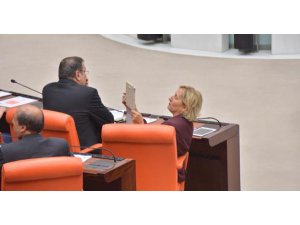 TRT YAYINI KESTİ MİLLETVEKİLLER CANLI YAYIN YAPTI