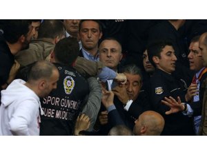 FENERBAHÇELİ YÖNETİCİYE YUMRUK ANI
