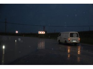 SAĞANAK YAĞIŞ NEDENİYLE YOLLAR KAPANDI
