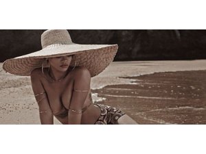 İNSTAGRAM RİHANNA'YI SİLDİ