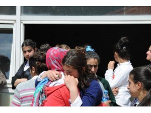 LİSELİ HATİCE KENDİNİ UÇURUMA ATTI