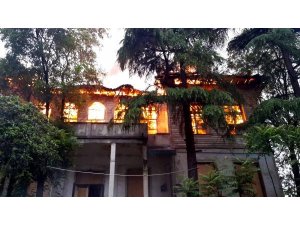 150 YILLIK TARİHİ KONAK KÜL OLDU