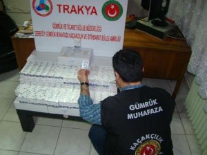 OTOMOBİLDEN 8 BİN 680 CİNSEL UYARICI HAP ÇIKTI