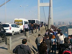 KÖPRÜYÜ YÜRÜYEREK GEÇTİLER