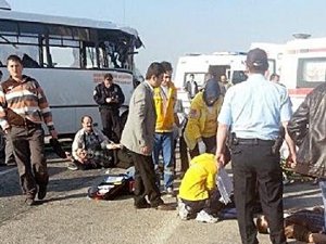 HALK OTOBÜSÜ BETON MİKSERİYLE ÇARPIŞTI