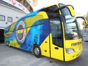 Fenerbehçe Futbolcularını Taşladılar