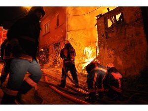 BEYOĞLU'NDA YANGIN!