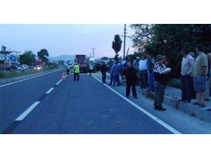 EŞİNİN KULLANDIĞI TIRDAN DÜŞÜP ÖLDÜ!