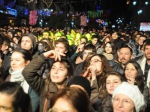 5 Bin Kişilik Sevgililer Günü Kutlaması